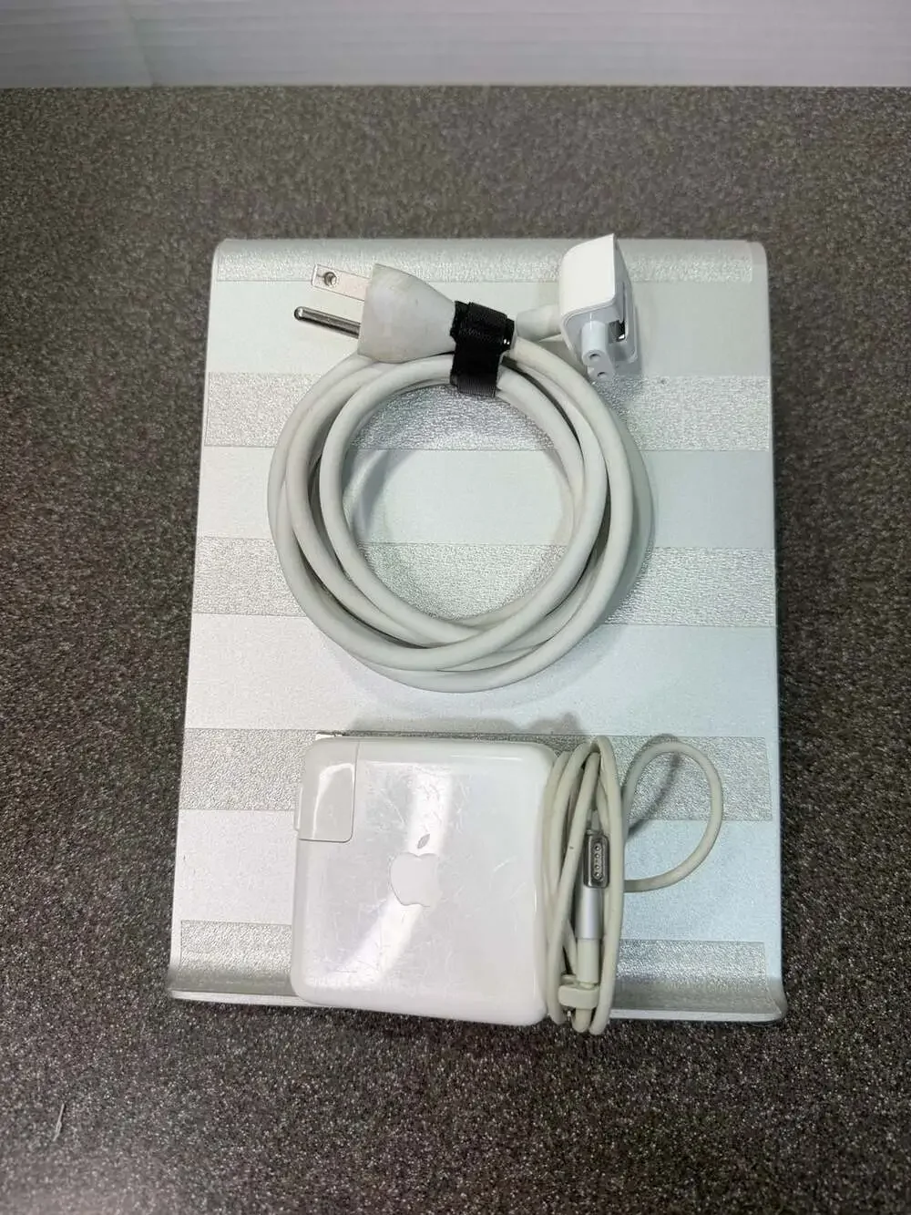 Apple 60W MagSafe Power Adapter for MacBook